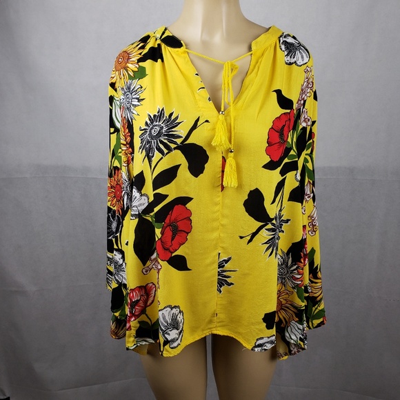 Unique Spectrum Tops - 🟣2/$30🟣 Unique Spectrum Yellow Floral Crop Top